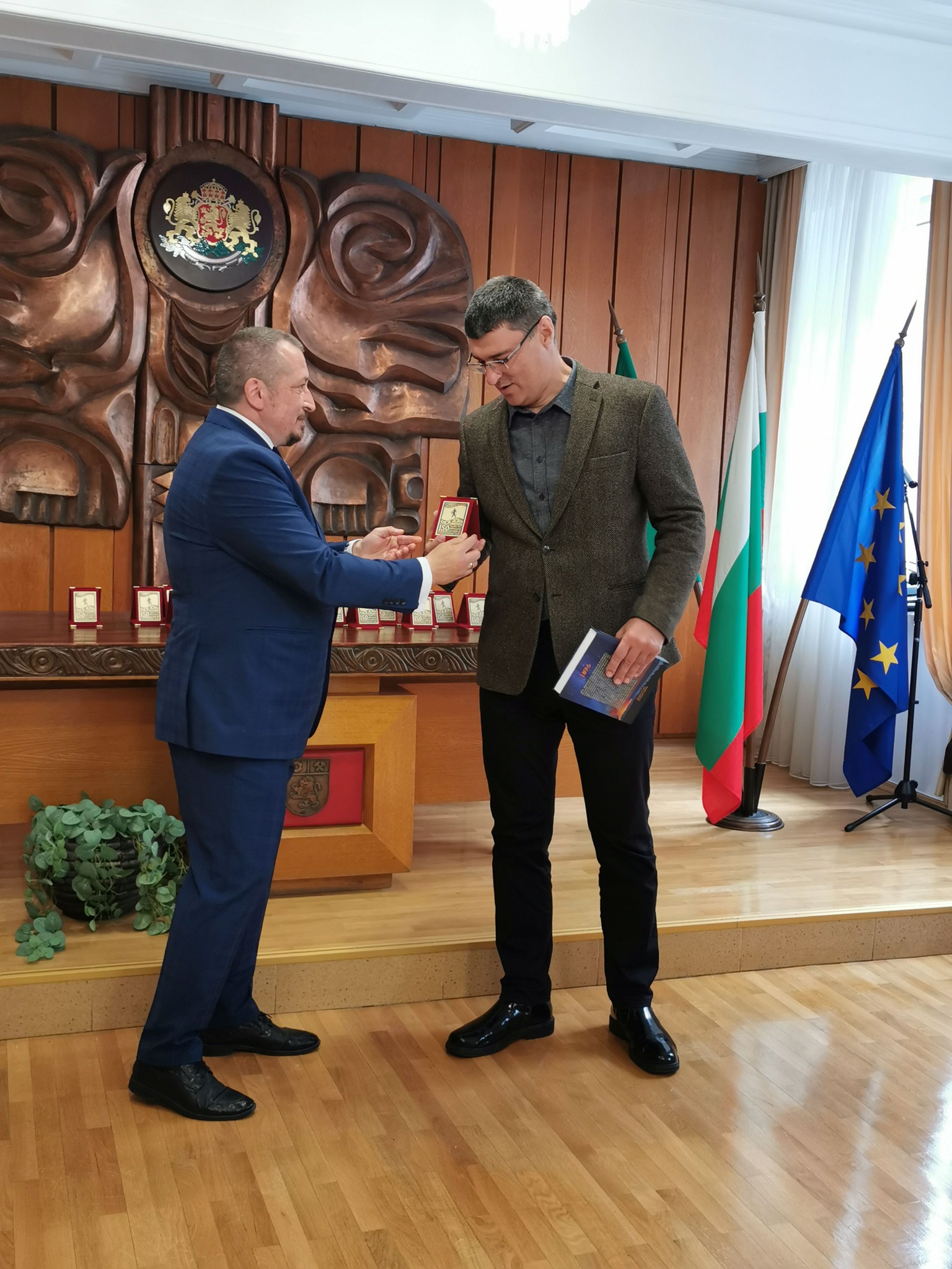 Тодор Цачев с признание от Община Панагюрище